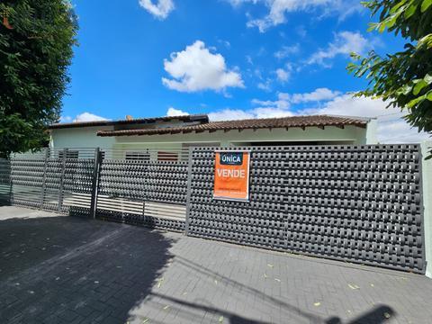 Casa à venda em Paranavaí, Monte Cristo, com 2 quartos, com 82 m²