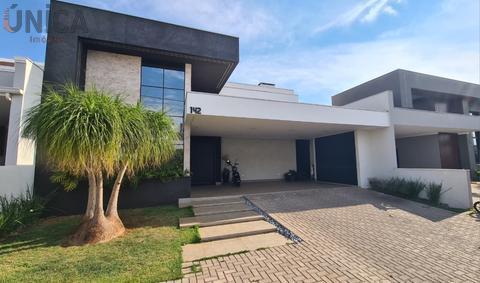 Casa à venda em Paranavaí, Jardim Monte Cristo, com 4 suítes, com 260 m², Condomínio San Lorenzo