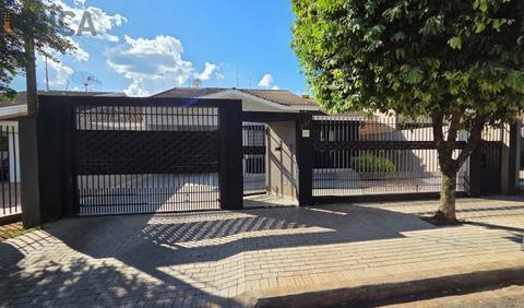 Casa à venda em Paranavaí, Jardim do Sol, com 3 quartos, com 207 m²