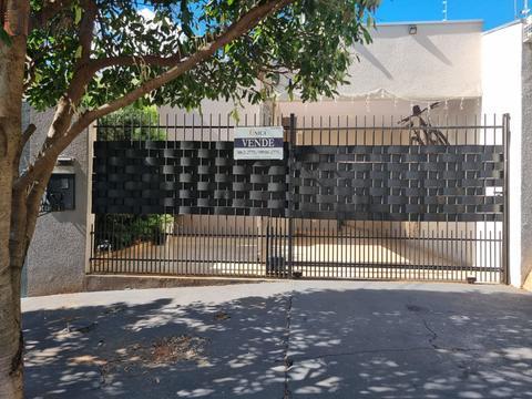 Casa à venda em Paranavaí, Jardim Central, com 2 quartos, com 85 m²
