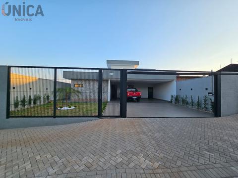 Casa à venda em Paranavaí, Jardim das Nações, com 3 suítes, com 220 m²