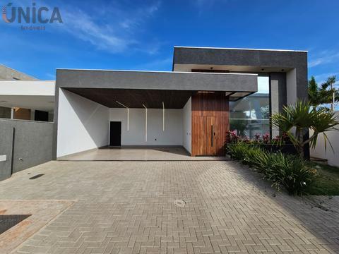 Casa à venda em Paranavaí, com 4 suítes, Condomínio Monthoya